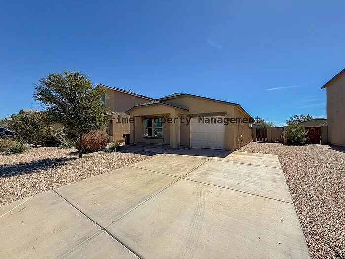3 bed, 2.0 bath, 1012 sqft, $1,395 — Photo 1