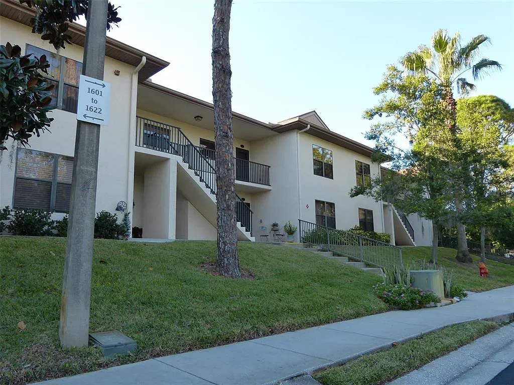 2 bed, 2.0 bath, 1070 sqft, $1,800 — Photo 1