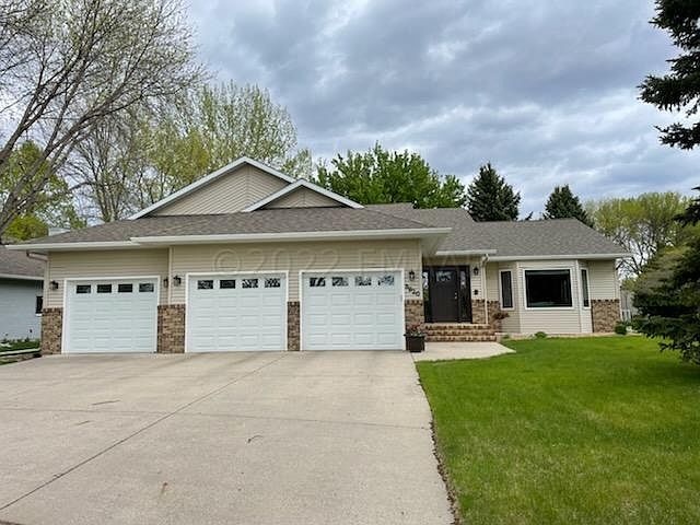 1st image of 3920 River Oak Cir