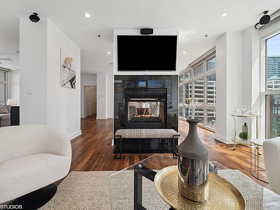 5th image of 400 N Orleans St Unit C