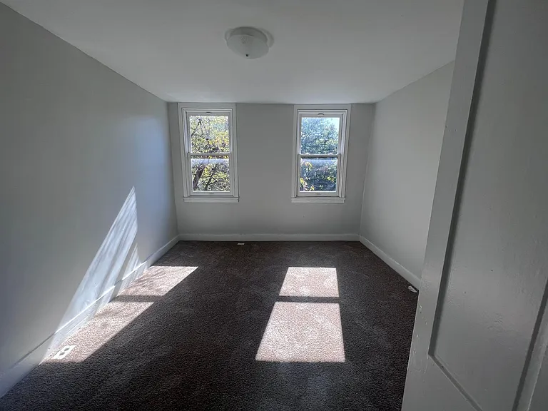2104 Bank St — Photo 18