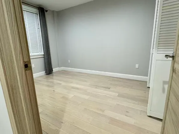 31-12 38th Avenue image 4 of 16