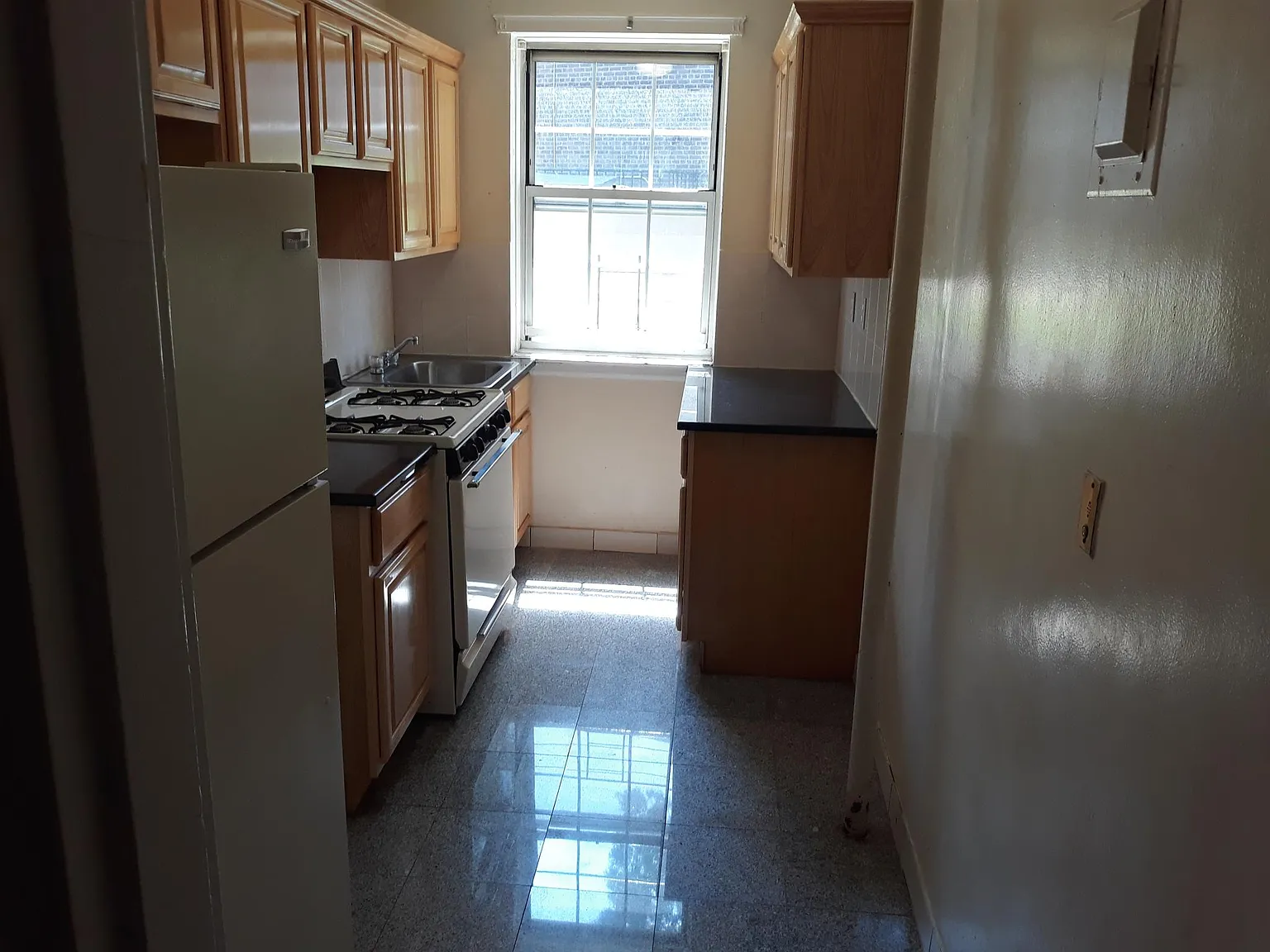 2 bed, 900 sqft, $2,700 — Photo 3