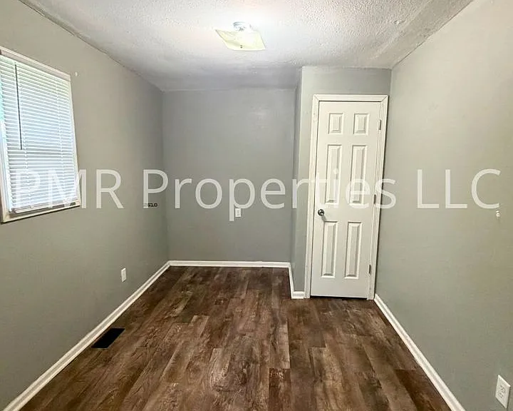 1810 S 12th St — Photo 8