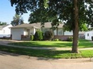 2208 Bateman Ave, Hastings, NE 68901