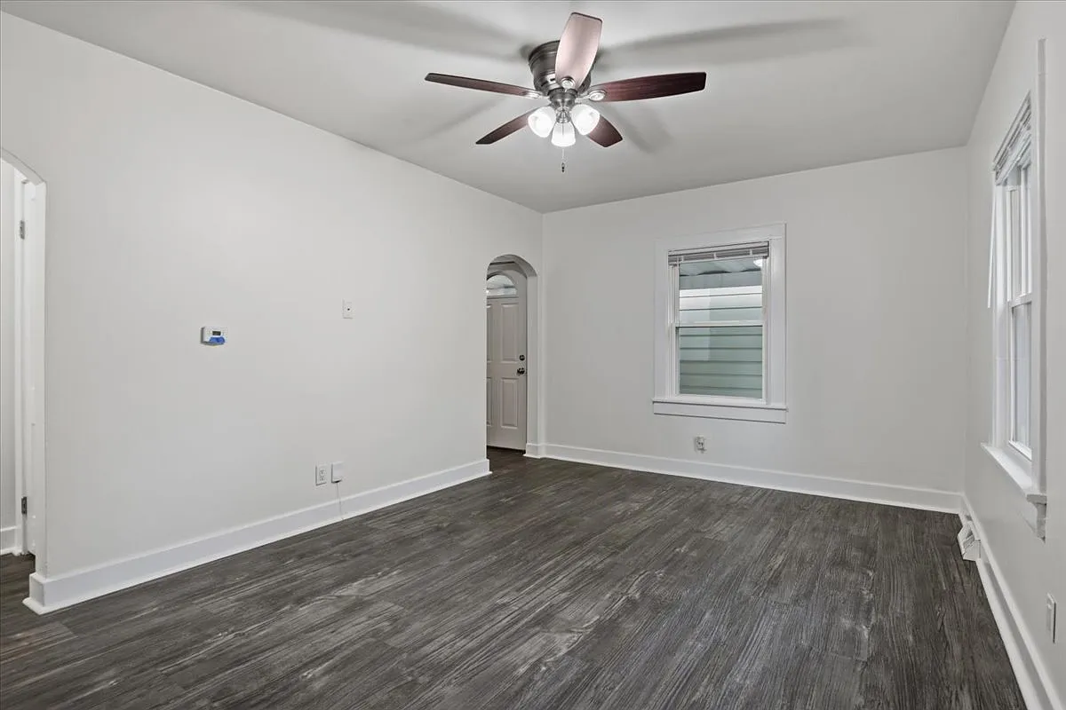 2 bed, 890 sqft, $1,500 — Photo 2
