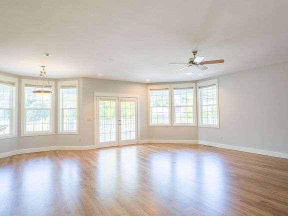 3rd image of 3216 36th Ave NE
