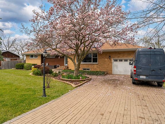 2nd image of 16W604 Crest Ave
