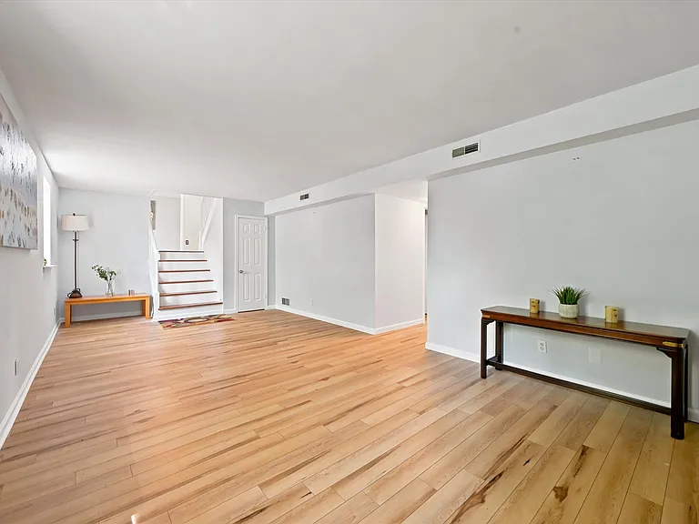 409 Dutton St — Photo 13