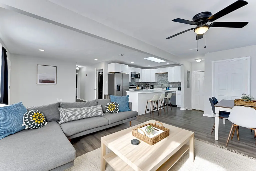 3 bed, 1200 sqft, $4,750 — Photo 1