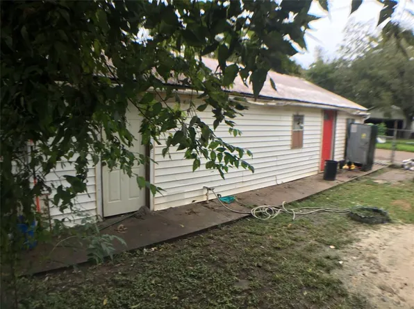 222 E Jack Ave, Baytown, TX 77520