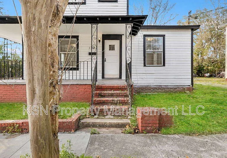 1921 Reynolds St — Photo 4