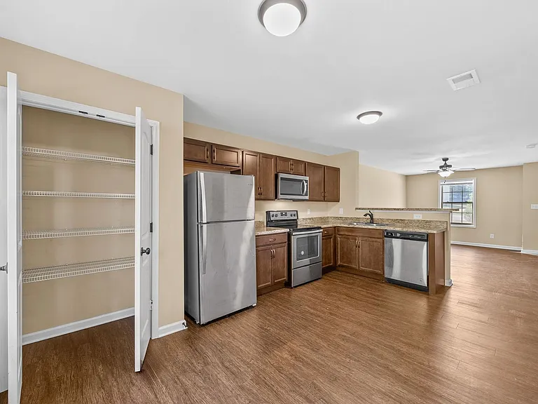 161 Center Pointe Dr — Photo 6