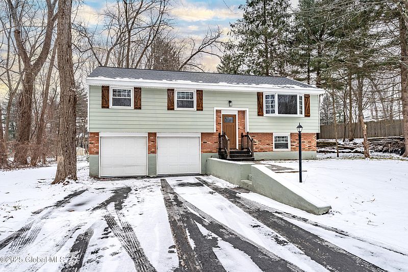 2nd image of 25 Bayberry Drive