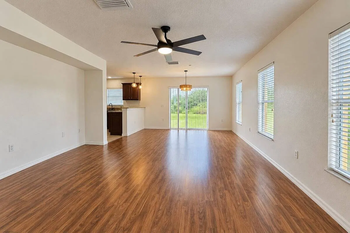 3 bed, 2.5 bath, 1991 sqft, $2,700 — Photo 3