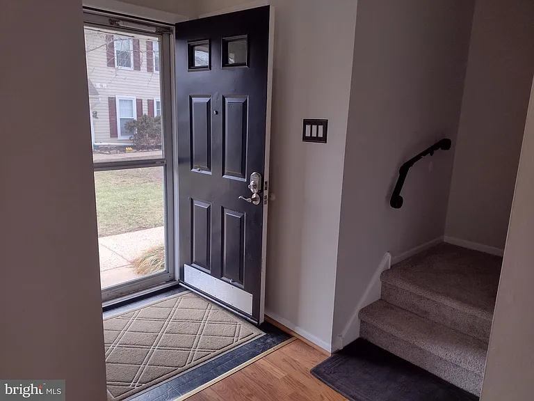 83 Avon Ln — Photo 2