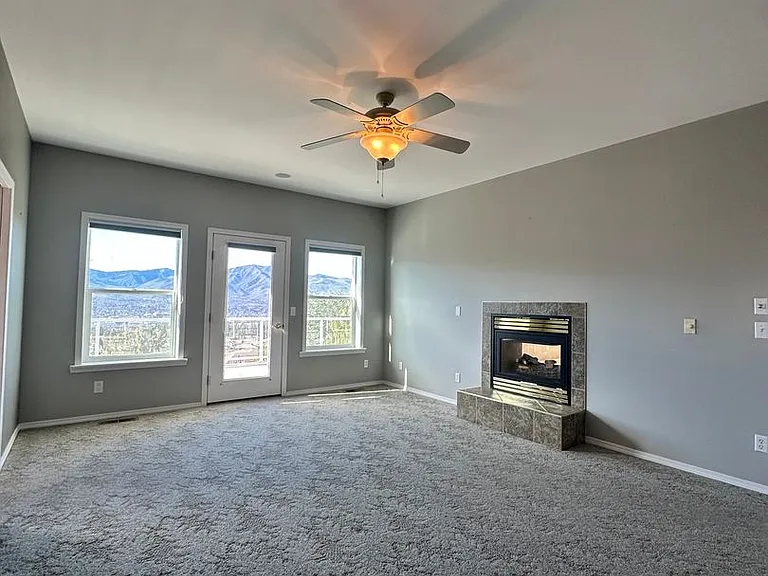 946 Briarwood Dr — Photo 12