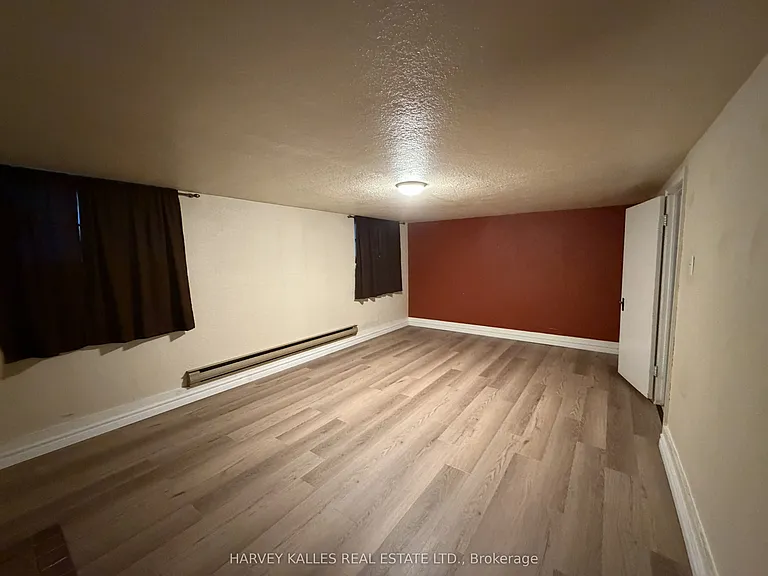 240 Joicey Blvd — Photo 11