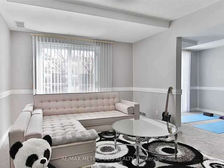 17 Clover Ridge Dr W #1 — Photo 3