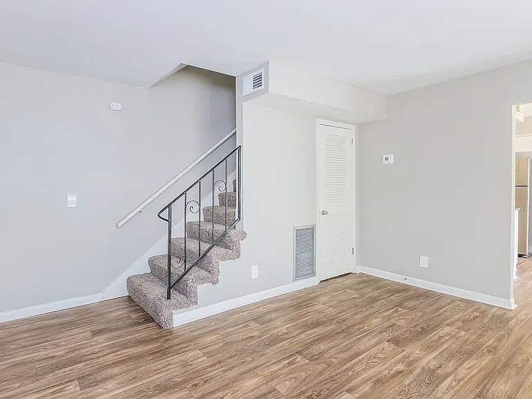 120 Oakley — Photo 9