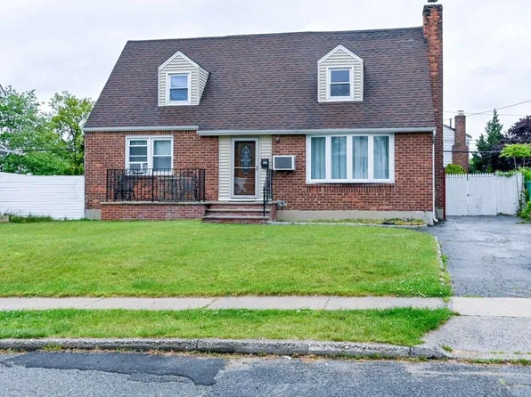 728 Bayberry Road, Franklin Square, NY 11010