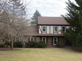 16 Golfview Ln, Lake Barrington, IL