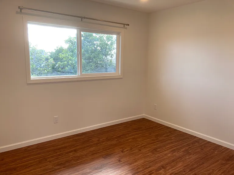 1434 Meyers St — Photo 4