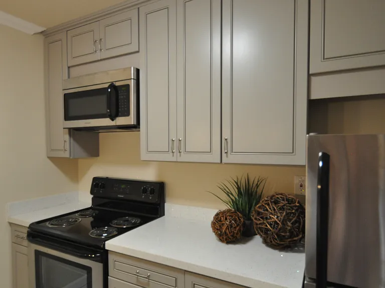 Oak Park Manor — Photo 36