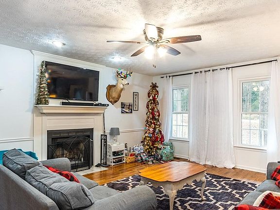 4th image of 145 Hampton Woods Dr