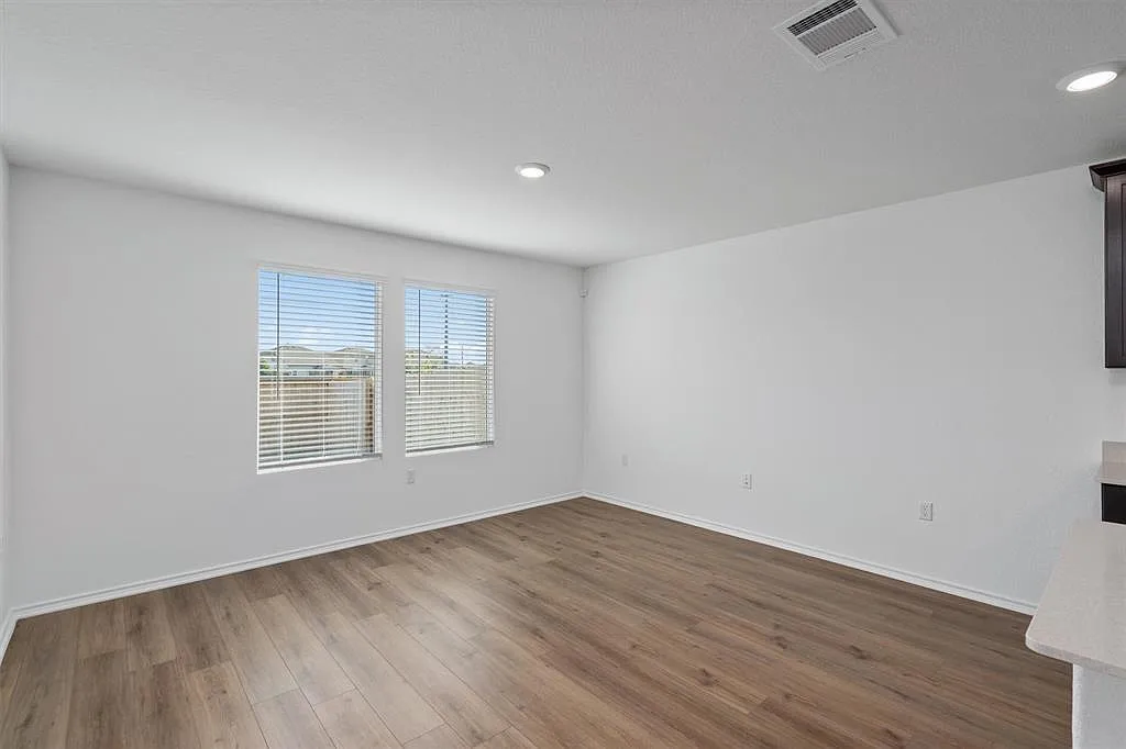 4 bed, 2.5 bath, 1615 sqft, $1,850 — Photo 4