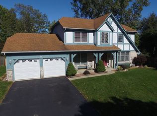 24 N Bristol Ct, Mundelein, IL