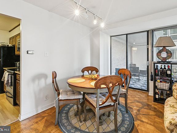 4th image of 224 W Rittenhouse Sq #501