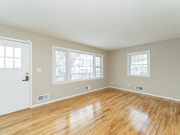 4th image of 1817-17 1/2 St NW