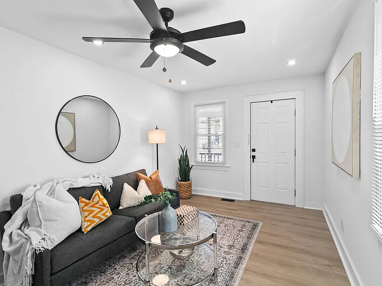2207 Marshall Ave — Photo 8