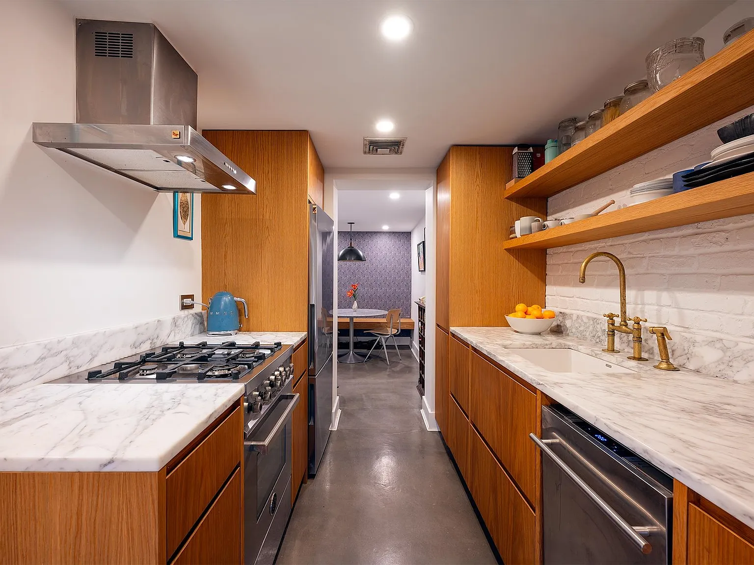 3 bed, 2.0 bath, $5,900 — Photo 3