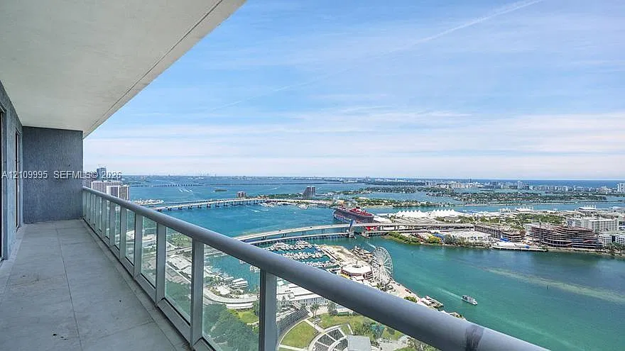 50 Biscayne Condo — Photo 2
