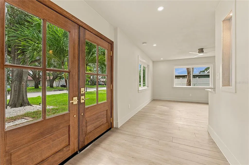 3 bed, 3.0 bath, 1320 sqft, $4,650 — Photo 4