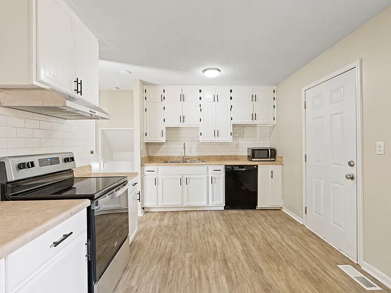 2210 Wharton Rd NW — Photo 4