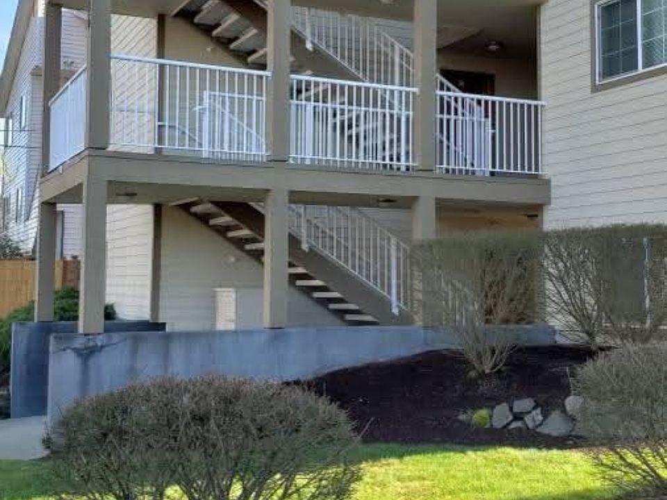 1st image of 2706 Everett Ave Unit 102