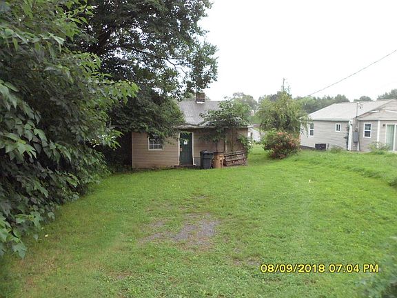 3rd image of 725 W Emerald Ave