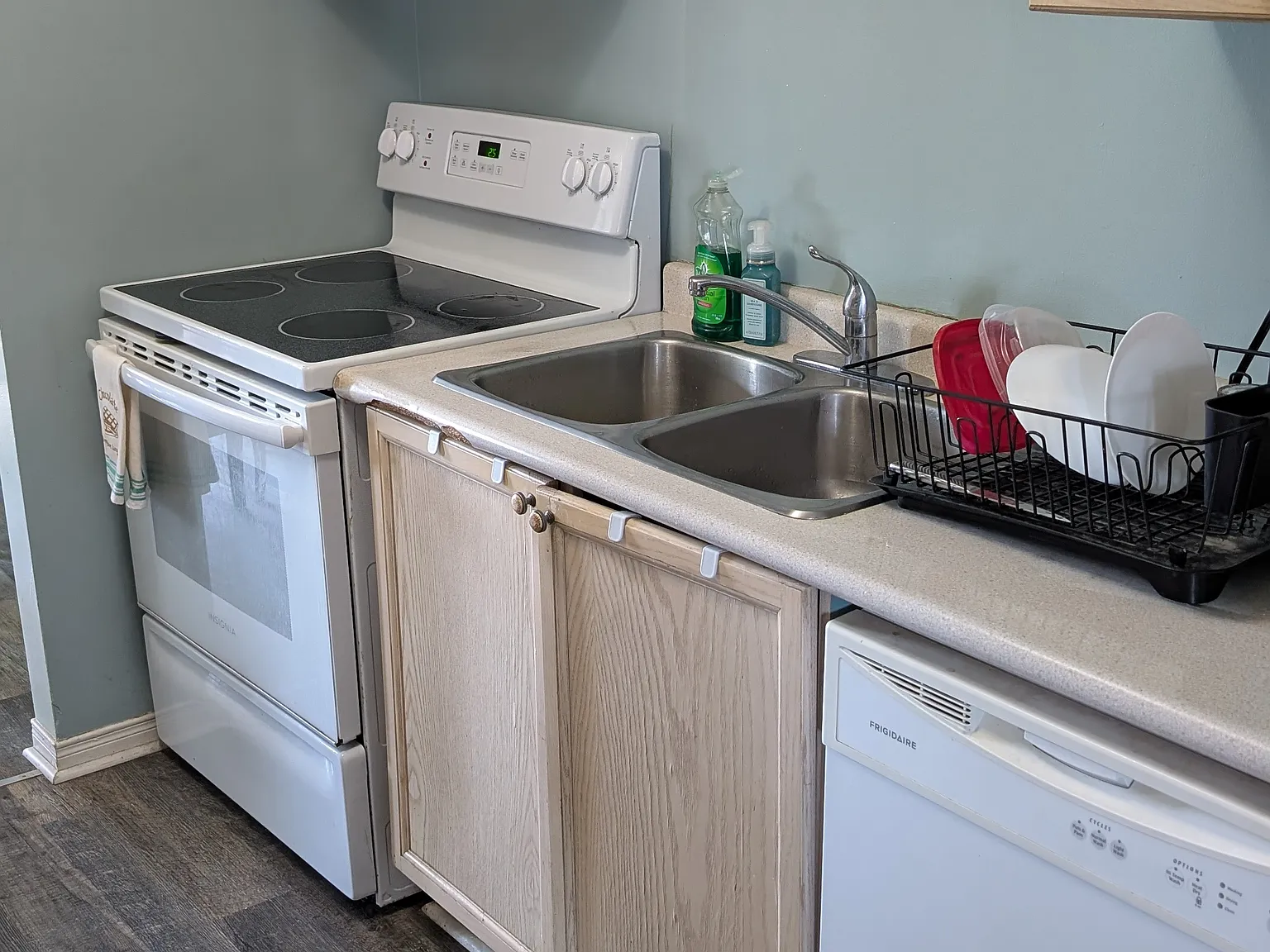 120 College — Photo 3