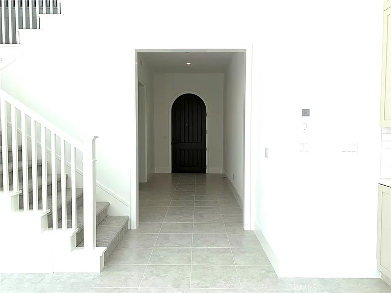 105 Sky Hts — Photo 4