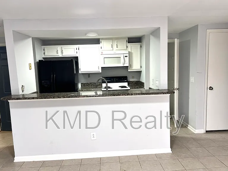 1624 Arlyn Cir #H — Photo 3