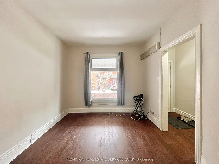 17 Winnifred Ave — Photo 6
