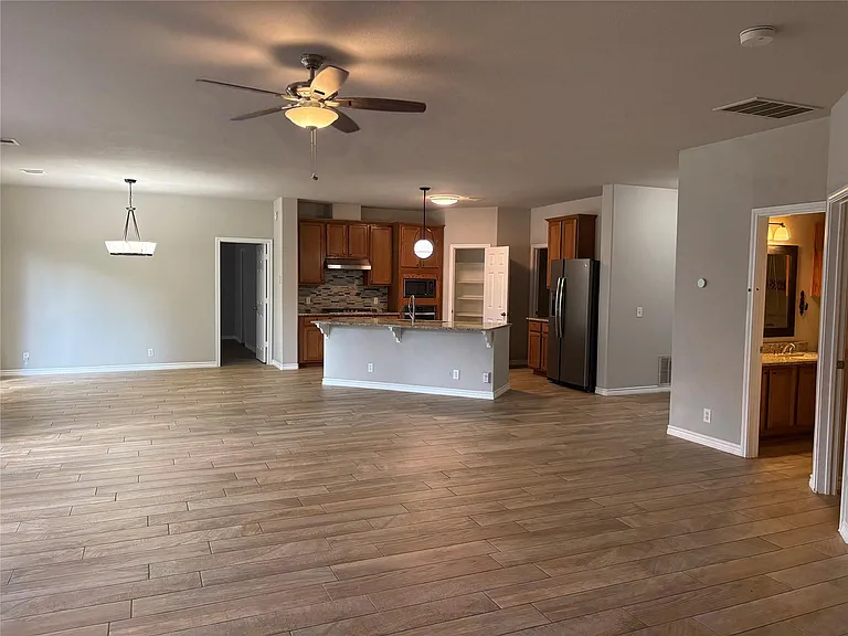 1112 Vanderbilt Cir — Photo 8