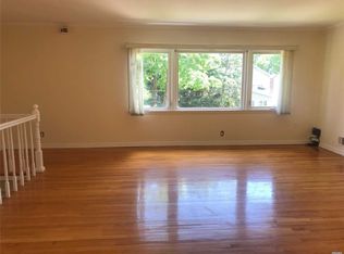 24955 Thebes Ave, Flushing, NY 11362