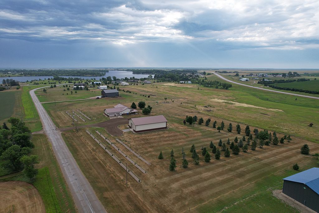 37121 Lakeside Rd - Property Image