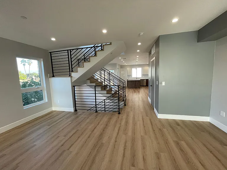 6347 Farmdale Ave — Photo 10