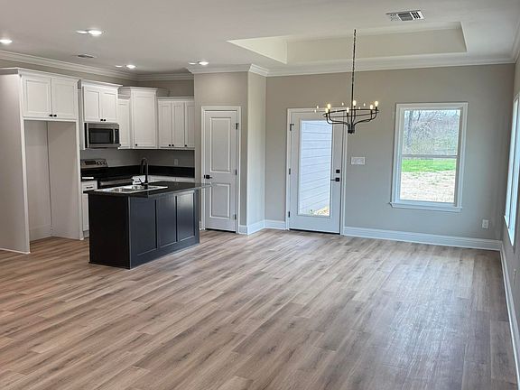 2nd image of 121 Clearwater Cir