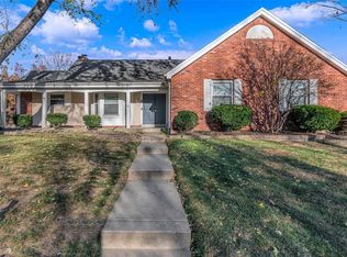33 Carriage Way W, Saint Peters, MO 63376
